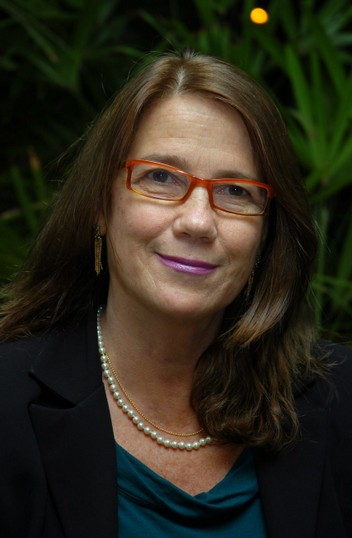 Yvonne Maggie (1940- )