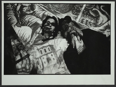 Fotografías de la instalación y la performance de Fernando Birri: Ars Magna Lucis et Umbrae. European Media Art Festival, 1992.