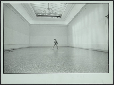 Fotografías de la instalación y la performance de Fernando Birri: Ars Magna Lucis et Umbrae. European Media Art Festival, 1992.