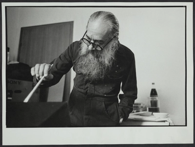 Fotografías de la instalación y la performance de Fernando Birri: Ars Magna Lucis et Umbrae. European Media Art Festival, 1992.