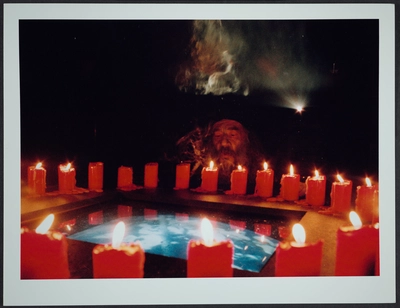 Fotografías de la instalación y la performance de Fernando Birri: Ars Magna Lucis et Umbrae. European Media Art Festival, 1992.